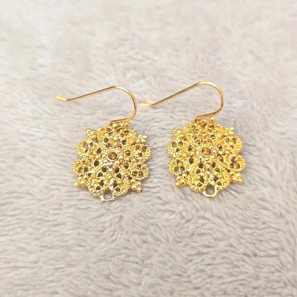 Jewelry - #396 Gold tone earring